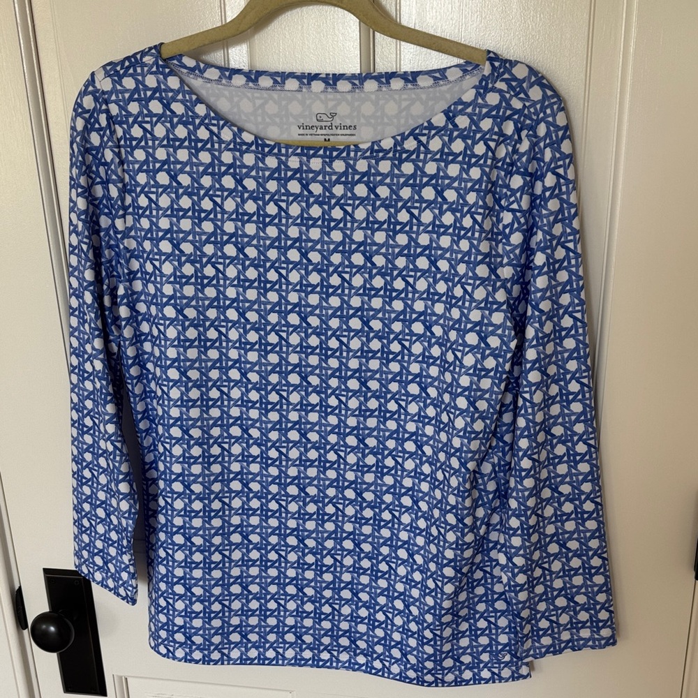Vineyard Vines Blue and White Geometric 3/4 Sleeve Tee Performance Fabric